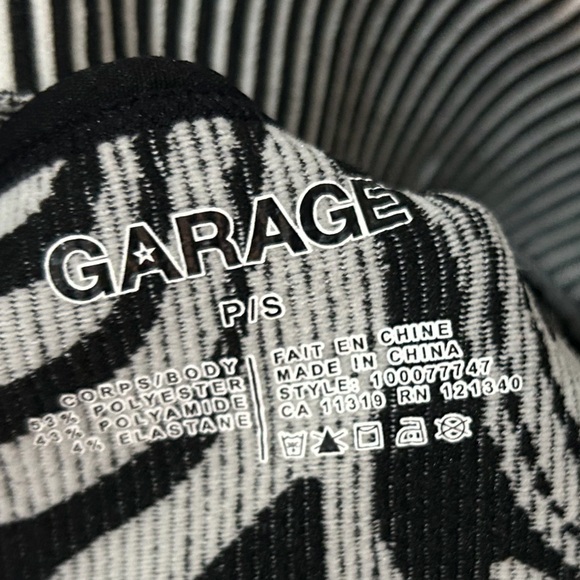 Garage Monochrome Swirl Crop Top P S - Picture 3 of 3